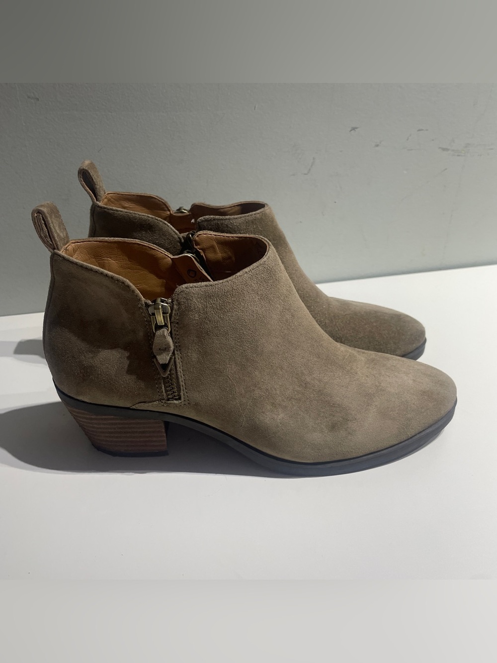 Vionic Suede Waterproof Chelsea Ankle Boots 8